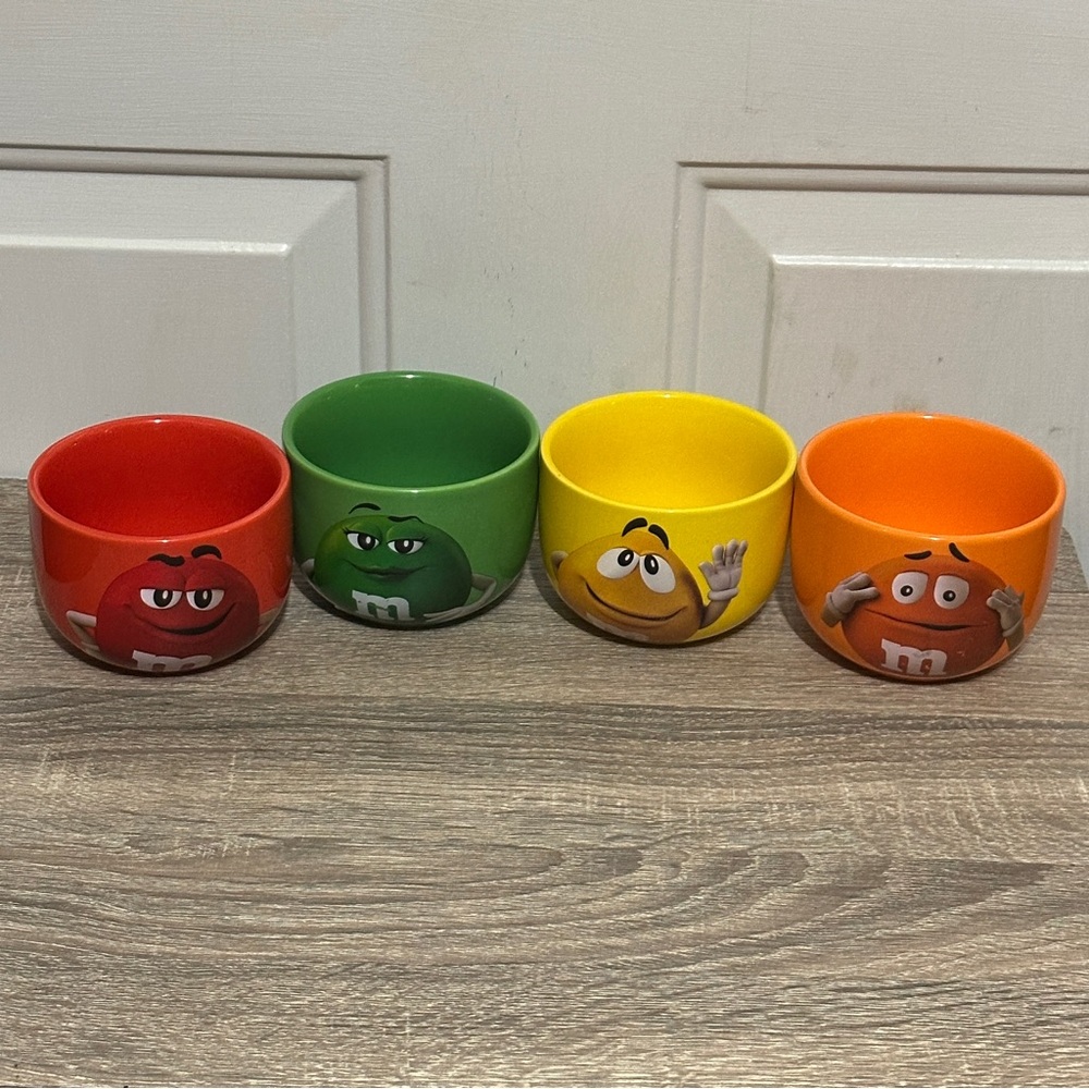M&M Ceramic Snack / Candy Set Of 4 Small Bowls Green, Yellow, Orange And‎ Red